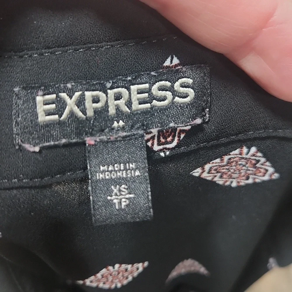 EXPRESS Sleeveless button-down top - Picture 7 of 10